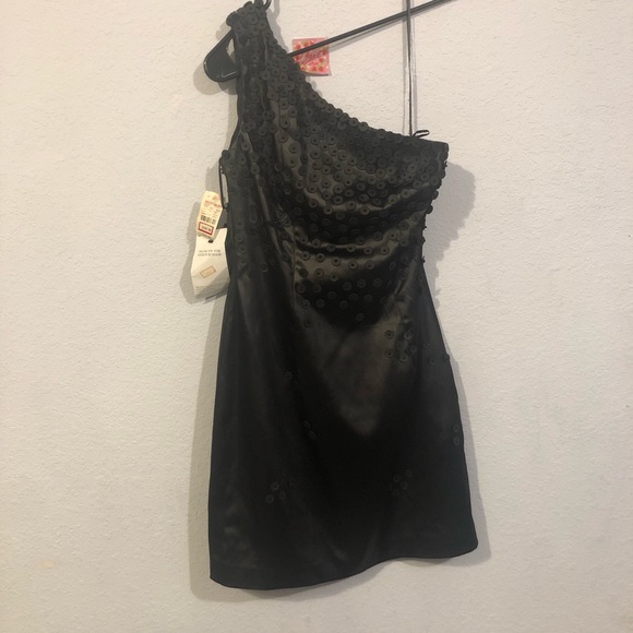ABS Allen Schwartz Dresses & Skirts - ABS Allen Schwartz Black One Shoulder Mini Dress